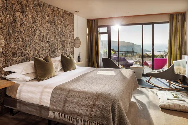 غرفة بسرير كينج وسرير بطابقين بإطلالة على البحر، Bedruthan Hotel and Spa 1/2