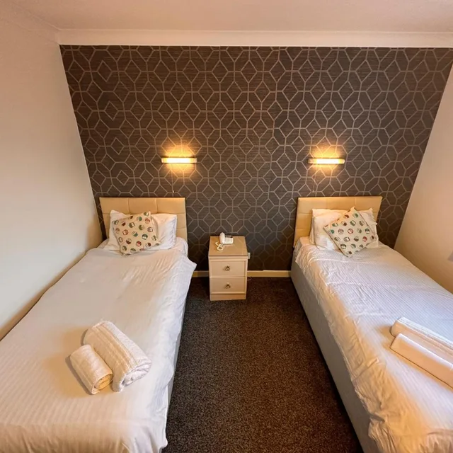 غرفة بسريرين منفصلين، Pine Lodge Hotel & Restaurant Mansfield 6/10