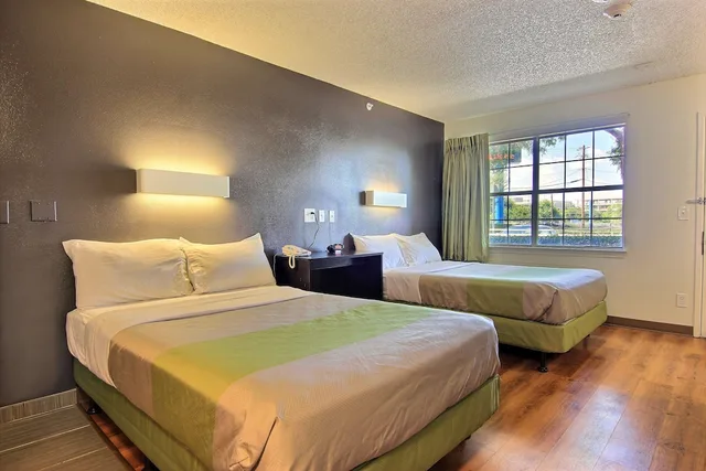 غرفة قياسية بسريرين مزدوجين لذوي الإعاقة، Studio6 Extended Stay - Austin, TX - Northwest 1/10