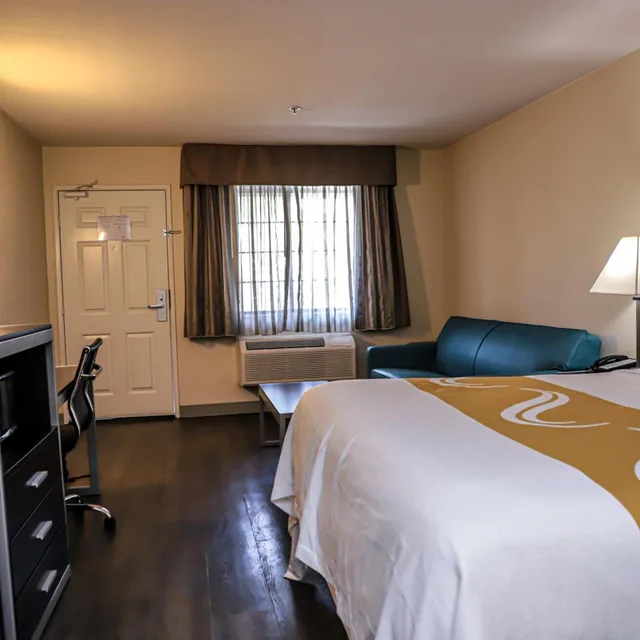 Suite, King Bed, Sofa, Quality Inn & Suites Camarillo-Oxnard 2/5