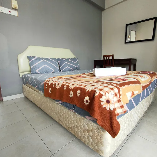 غرفة بسرير كينج بشرفة، Kota Lodge Hotel 1/2