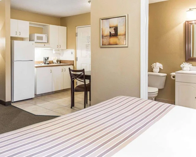 غرفة بسرير كينج، Suburban Studios Kennesaw Marietta North 2/3