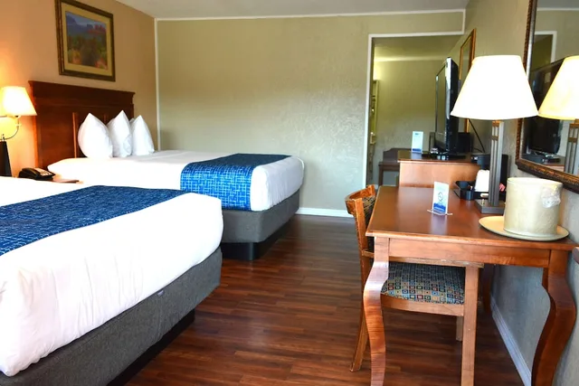 غرفة بسريرين كوين، Travelodge by Wyndham Trinidad 2/3