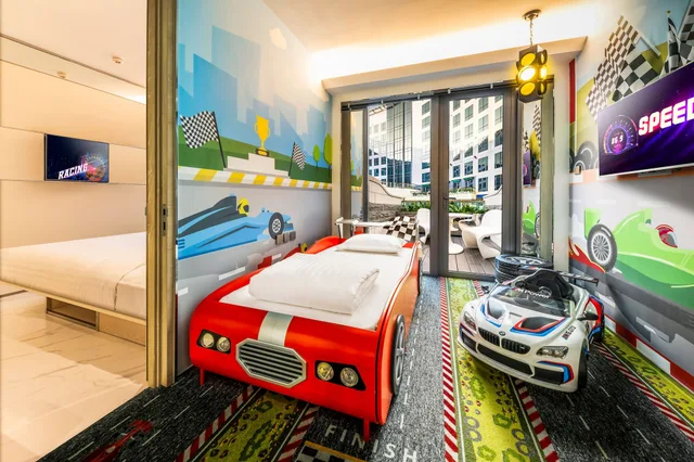 Theme, Family Suite, Queen Bed, Patio، Regala Skycity 2/5