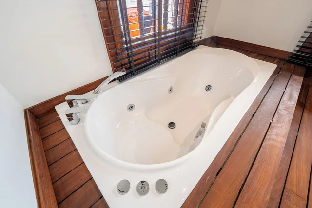 جناح سوبيريور بسرير كينج بجاكوزي، Belmondo Suites Old Town Antalya 3/5