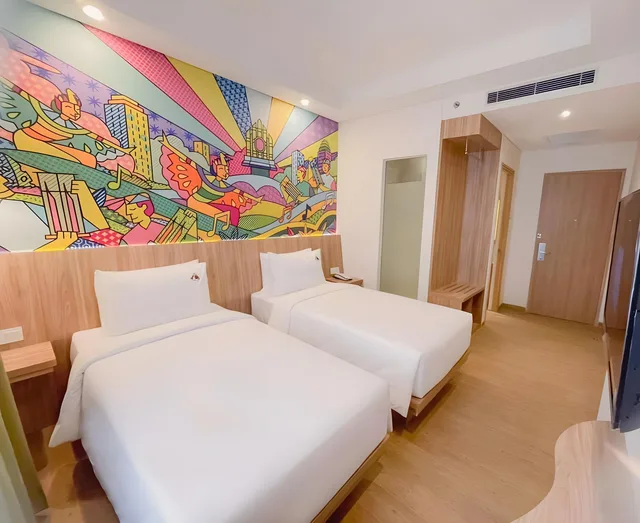 Hollywood, Standard، MaxOneHotels at Kota Harapan Indah Bekasi 2/3