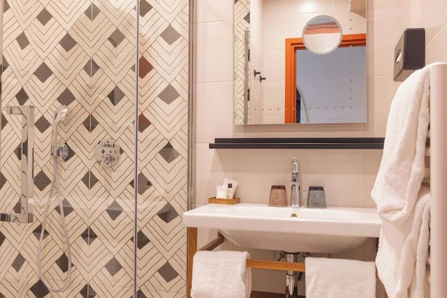 غرفة سوبيريور بسرير كوين بشرفة، Hotel Verlaine Cannes 9/10