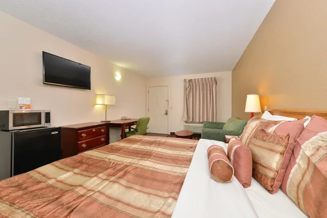غرفة بزنس بسرير كينج، Americas Best Value Inn Nashville Downtown 3/4