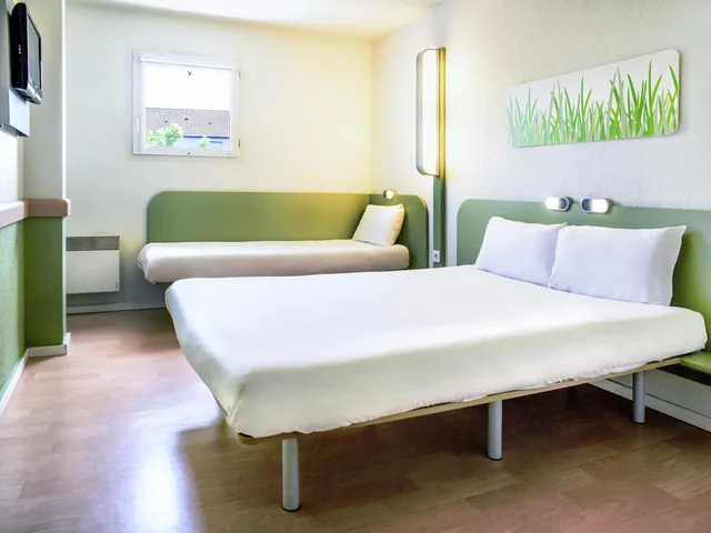 غرفة ثلاثية بسرير مزدوج، Ibis Budget Valenciennes Petite Foret 2/3