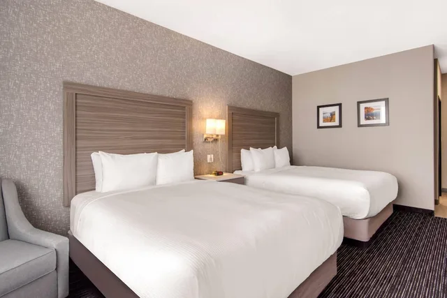 غرفة قياسية بسريرين كوين، Comfort Inn and Suites North Battleford, SK 5/10
