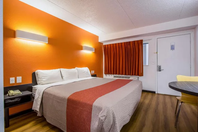 غرفة بسرير كينج لذوي الإعاقة لغير المدخنين، Motel6 Ashland, OH 5/10