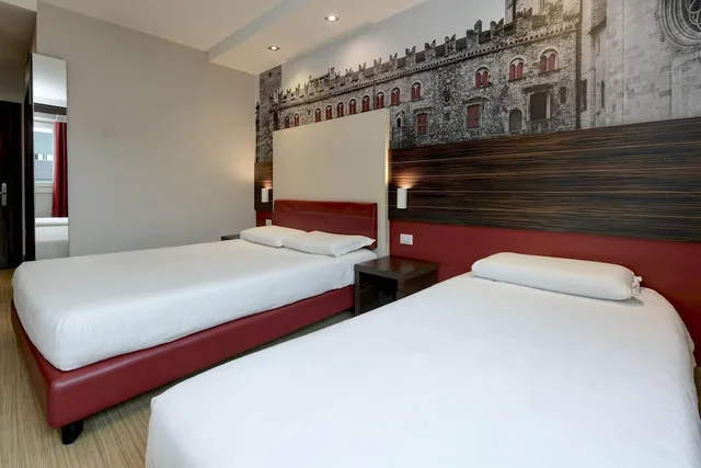 غرفة قياسية ثلاثية بسرير كوين وسرير فردي، B&B Hotel Trento 4/8
