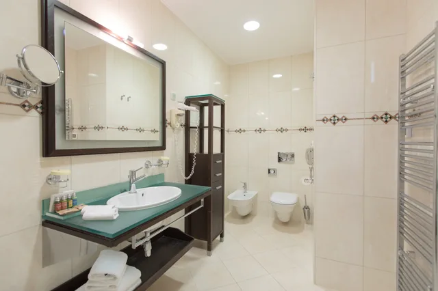 جناح سوبيريور بسرير كينج بإطلالة على البحر بشرفة، Royal Palm Hotel 3/3