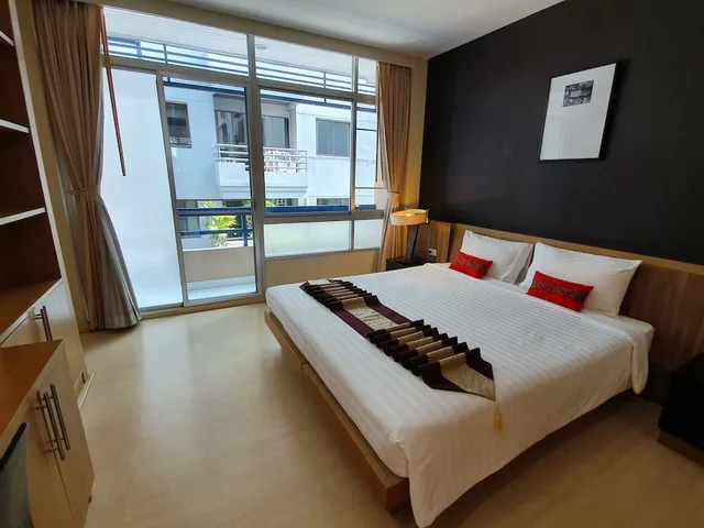 1 Bedroom, King Bed, Silom Convent Garden 1/10
