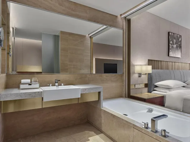 Guest Room, Deluxe, Twin Beds, City View, Dongguan Forum Hotel and Apartment 9/9
