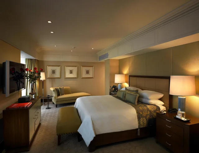 جناح ملكي كلوب بسرير كينج، The Leela Mumbai - Resort Style Business Hotel 2/6