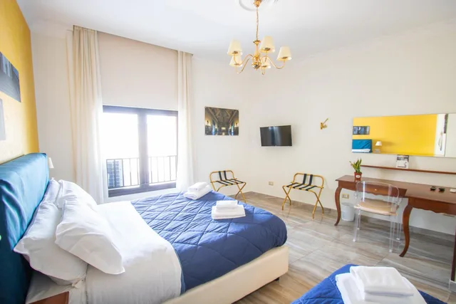 Deluxe, Double Bed, with Extra Bed, Ostello Bello Napoli 1/2