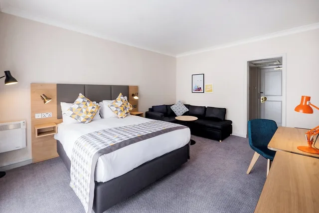 Premium, Single Bed, Holiday Inn Farnborough by IHG 7/10