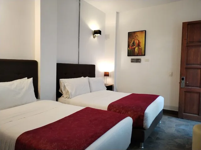 غرفة قياسية ثلاثية بسرير مزدوج وسرير فردي، Hotel Capitan Ricaurte 1/7