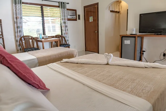 Bungalow, 1 Queen and 1 Single Bed, Quo Vadis Dive Resort 6/8
