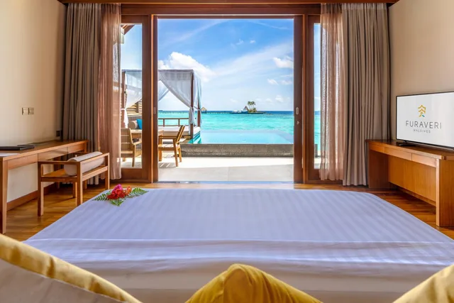 Pool, Ocean, Sunrise, Villa، Furaveri Maldives 1/4