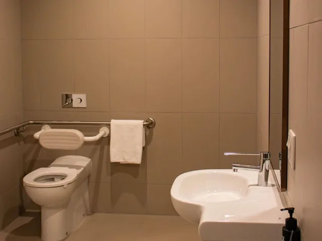 غرفة سوبيريور بسرير فردي وسرير كينج وسرير فردي، Ibis Melbourne Central 6/7