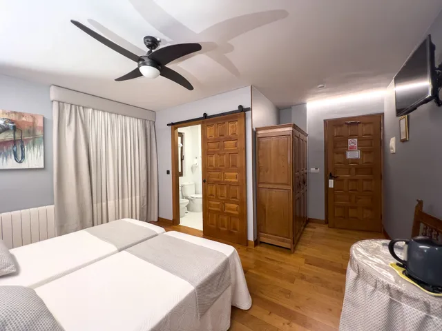 Room, Twin Beds, Posada Araceli 9/10