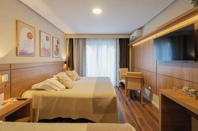 غرفة بسرير مزدوج وسرير فردي، Hotel Pousada Querencia 5/10