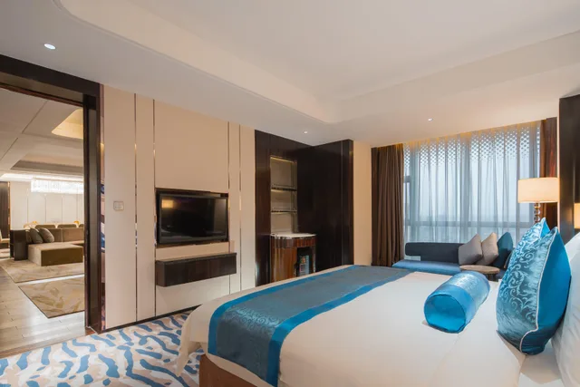 جناح بغرفة نوم واحدة مع دخول الصالة، CROWNE PLAZA DALIAN SPORTS CENTER 1/3