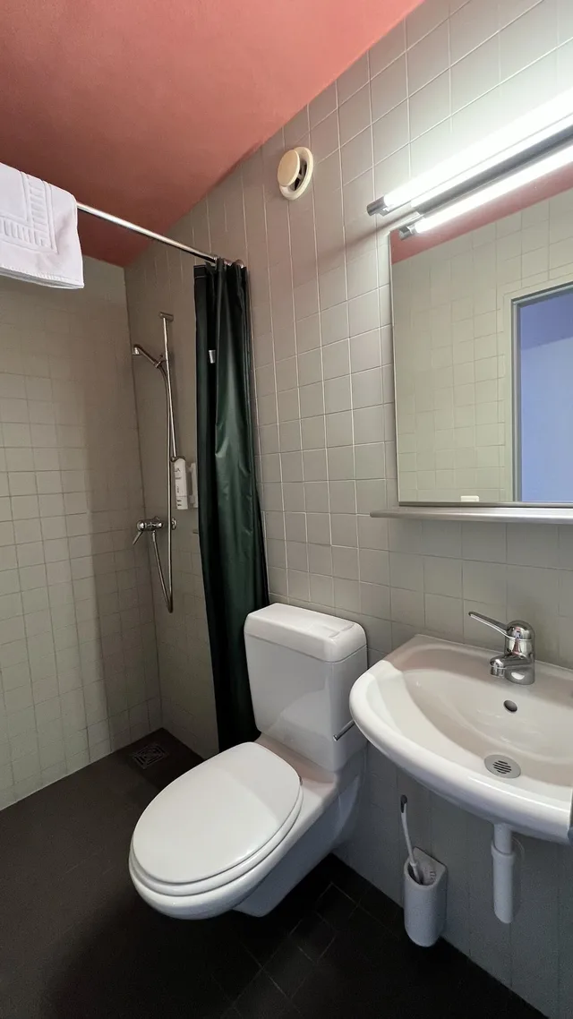 Standard, Sextuple, 3 Bunk Beds, Private Bathroom، Youth Hostel Zermatt 4/7
