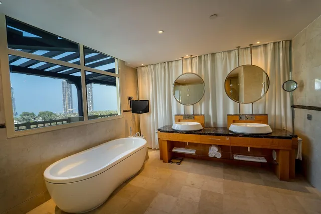 Suite, Grand Hyatt Doha Hotel and Villas 3/3