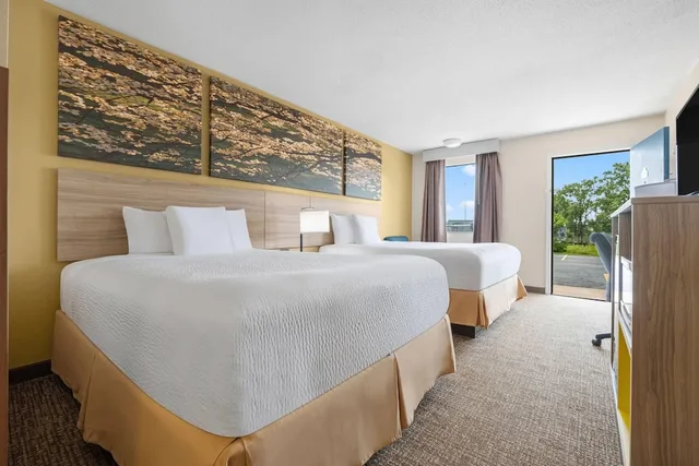غرفة بسريرين كوين، Days Inn by Wyndham Fort Wayne 3/6