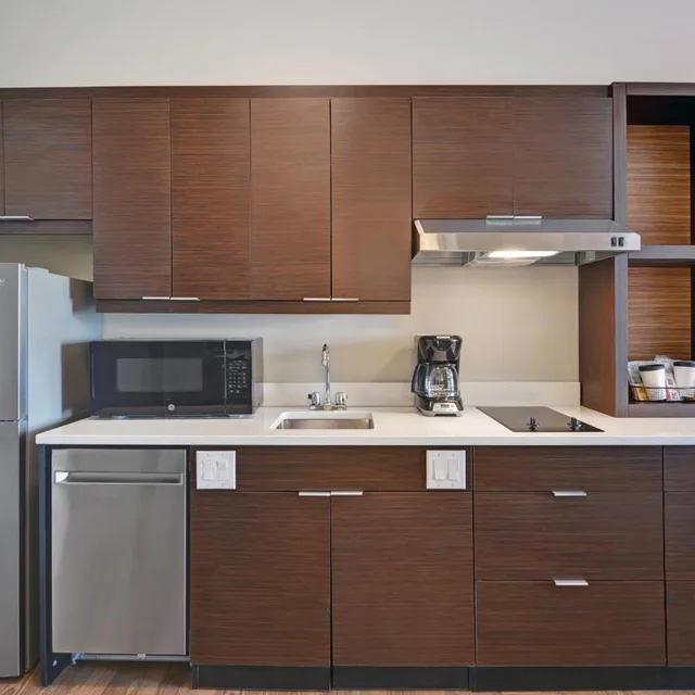 استوديو بسرير كينج مع أريكة بحوض استحمام لذوي الإعاقة، TownePlace Suites by Marriott Indianapolis Downtown 6/7