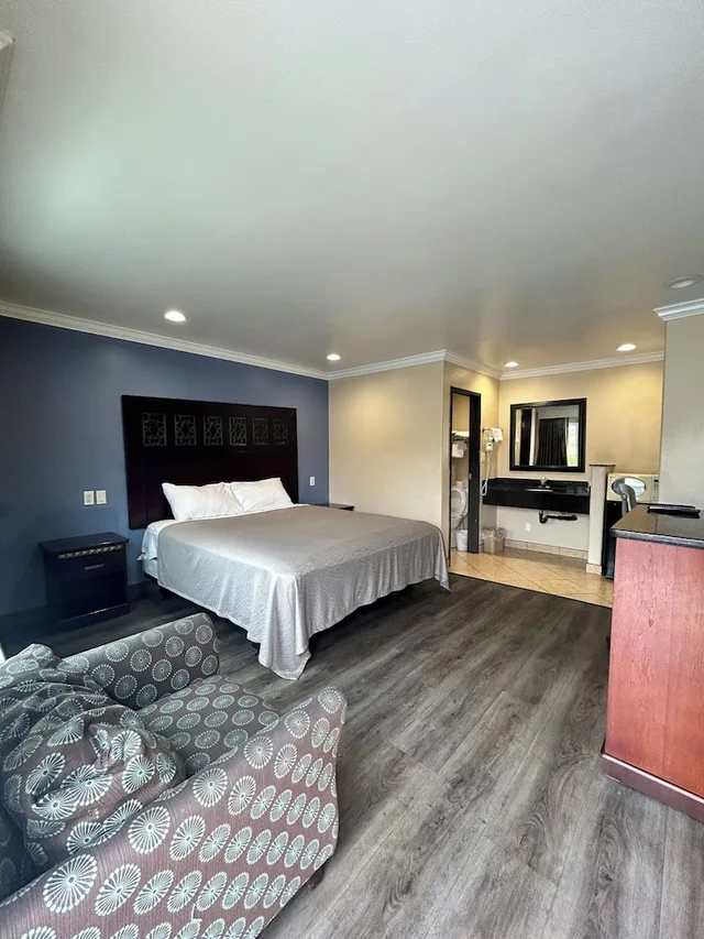 غرفة أساسية مفردة بسرير كوين، Hyland Motel 2/3
