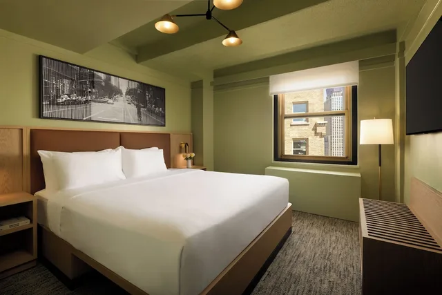 غرفة ديلوكس بسرير كينج، THE ROW NYC HOTEL 2/10