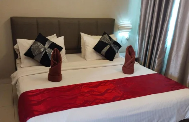 غرفة بسرير كوين بشرفة، Destini Akef Villa 4/8