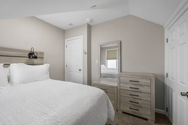 Deluxe, Apartment, 1 Single and 2 Queen Beds، The Bell Inn & Tavern 1/8