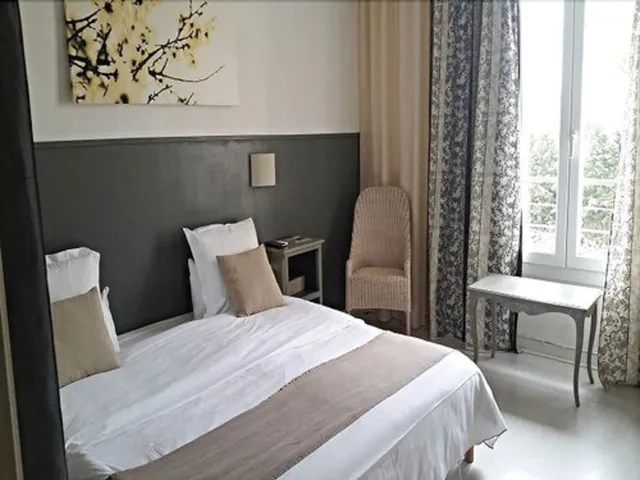 غرفة عائلية بسريرين مزدوجين، LES AUBUNS COUNTRY HOTEL 3/3