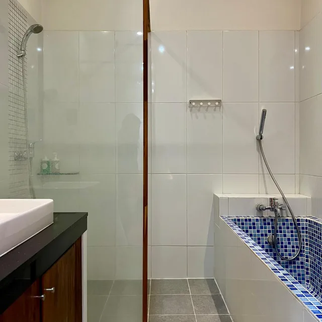 غرفة ديلوكس بسرير مزدوج بحوض استحمام، Hotel Puriartha Ubud 2/2
