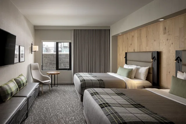 غرفة قياسية بسريرين كوين، Peaks Hotel & Suites 3/10