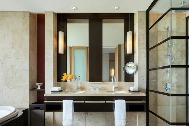 Bay, Guest Room, Deluxe, King Bed, Ocean View, Balcony, High Floor، The Ritz Carlton Okinawa 6/6