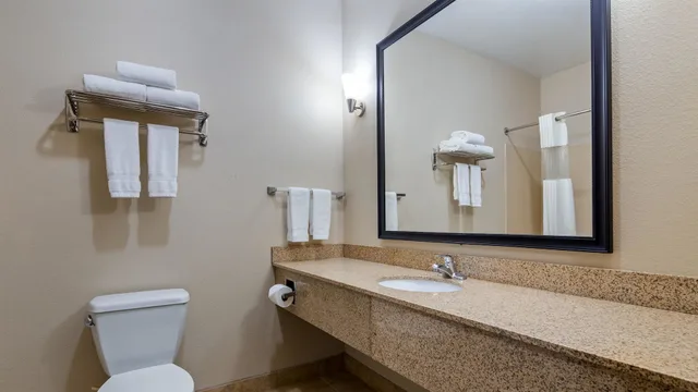 Standard, 2 Queen Beds, Best Western Plus Eastgate Inn & Suites 9/10