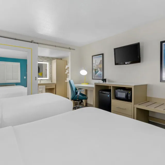 غرفة بسريرين مزدوجين لذوي الإعاقة، Hillstone Inn Tulare, Ascend Hotel Collection 1/9