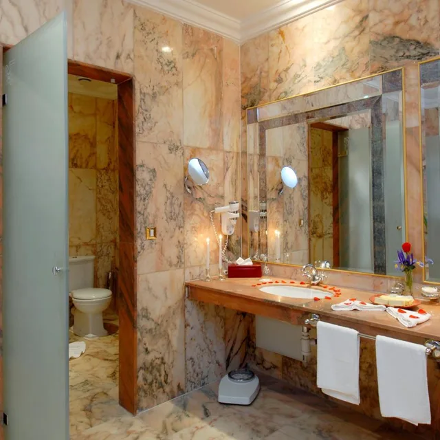 جناح ملكي، Royal Mirage Deluxe 4/6