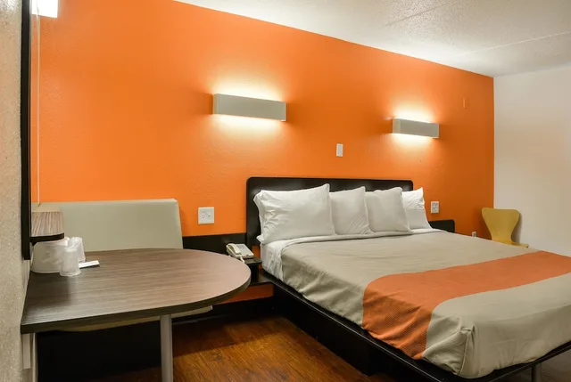 غرفة ديلوكس بسرير كينج لذوي الإعاقة، Motel6 Toledo, OH 8/10