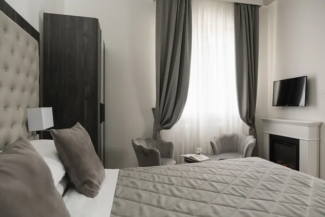 Double Deluxe, Hotel Re Enzo 5/10