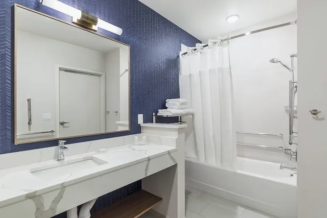 غرفة بسرير كينج بإطلالة على المدينة، Fairfield Inn & Suites By Marriott Minneapolis North/Blaine 8/10