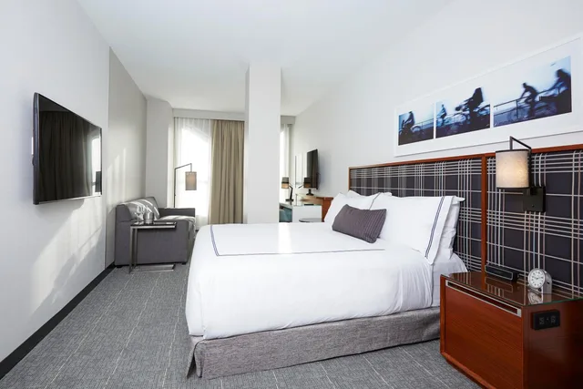 استوديو بسرير كينج، The Godfrey Hotel Boston 1/1
