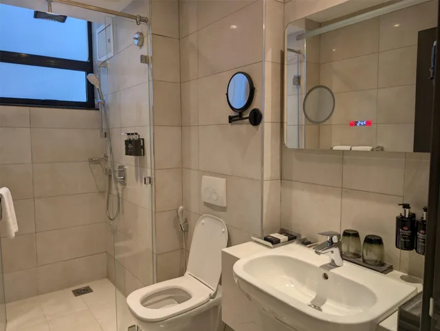 غرفة سوبيريور بسريرين منفصلين بشرفة بإطلالة، Best Western Premier Westlands 3/4