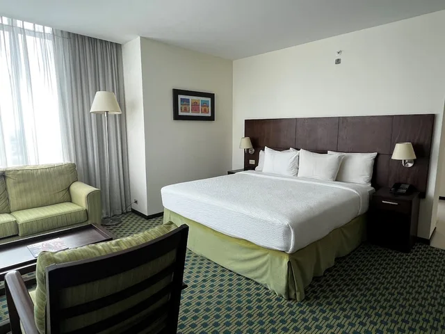 غرفة بسرير كينج بإطلالة على المدينة، Courtyard By Marriott Guayaquil 3/7